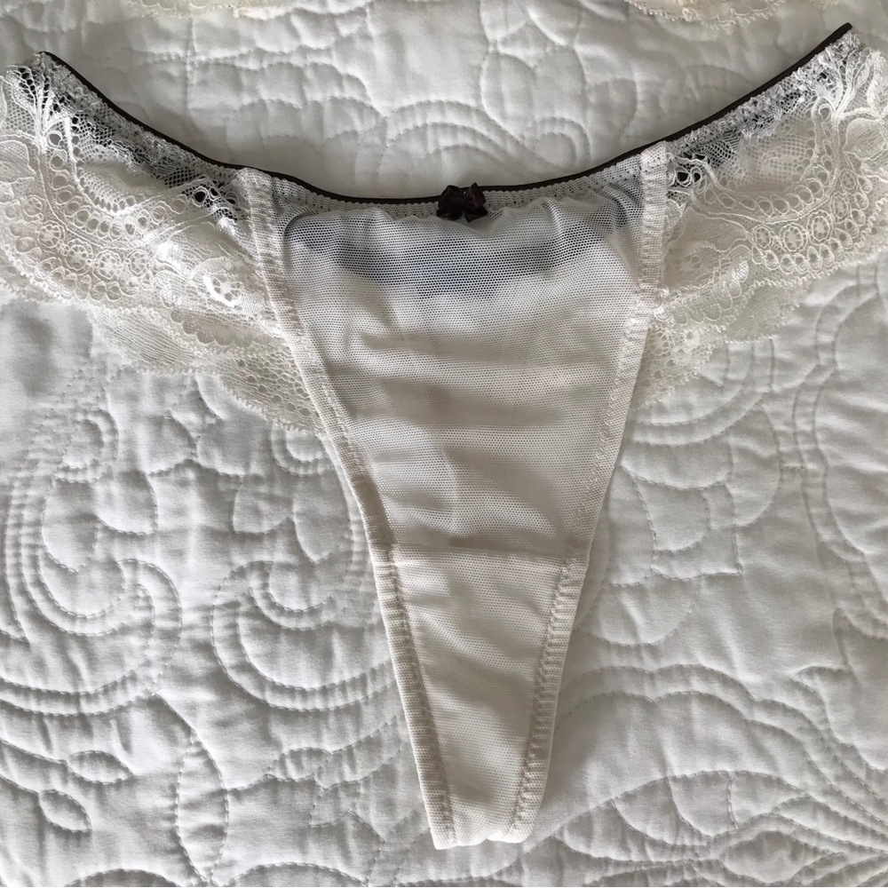 Le Mystere Isabella All Over Lace Bra and Panty Set 32F/Medium - Picture 9 of 11